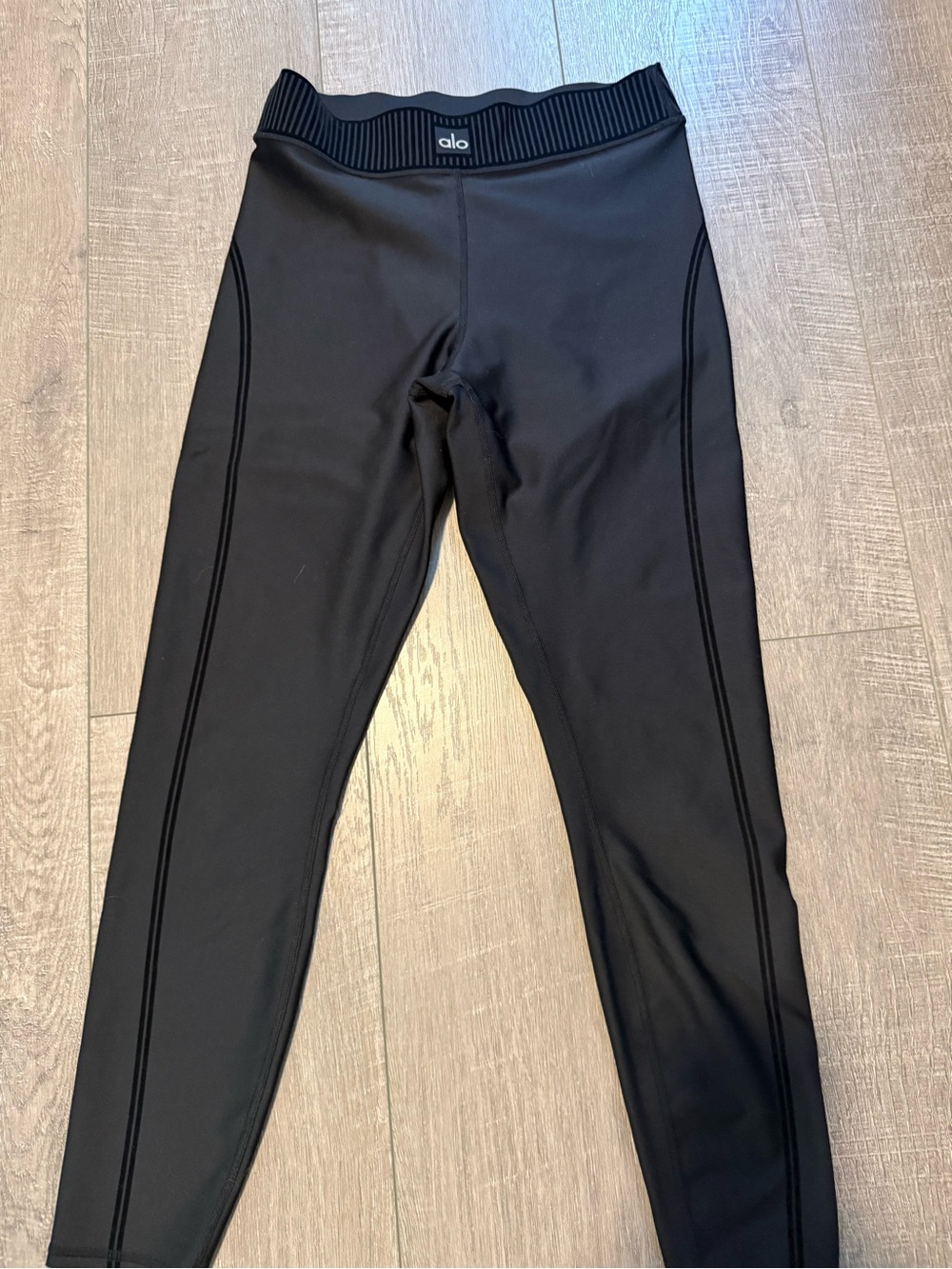 ALO Yoga women’s airlift high waist 7/8 line up leggings
